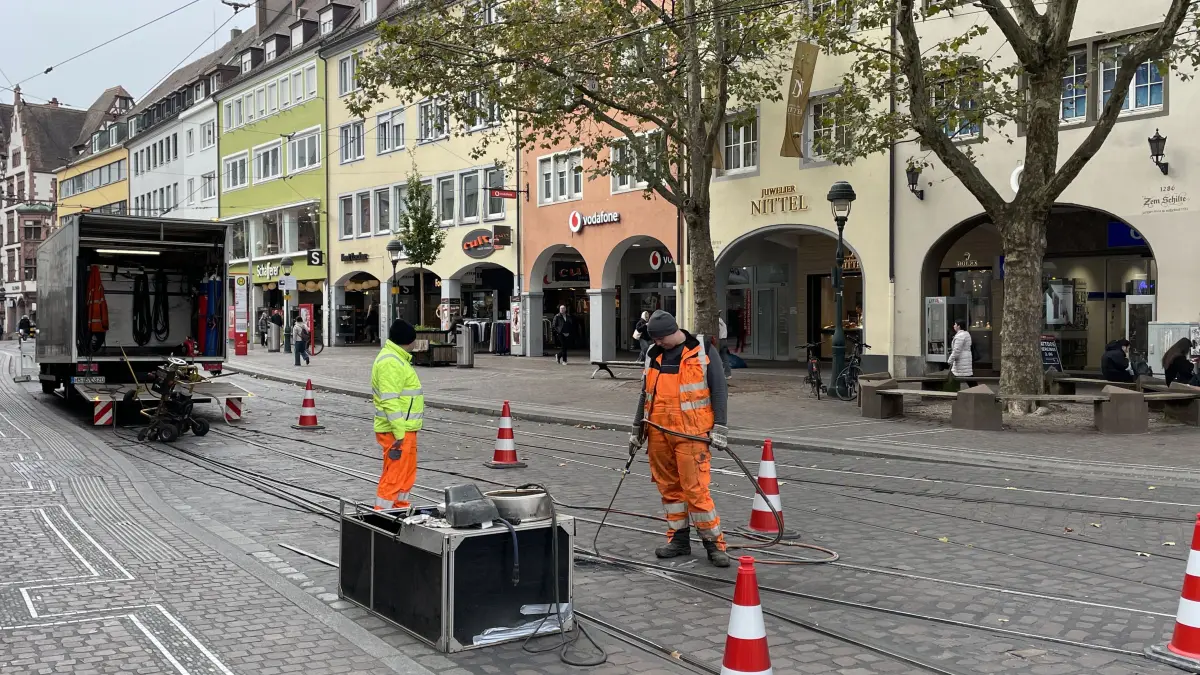 Aufgrund einer Baustelle ist es zu zwei entgleisten Trams gekommen, allerdings sollen Fahrfehler und keine Gleisprobleme die Ursache sein.