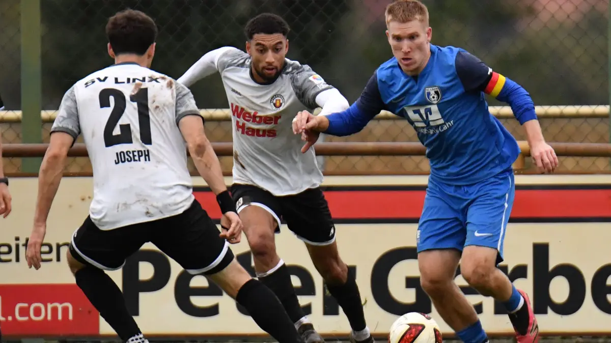 Konstantin Fries (hier gegen Linx am Ball) wird länger nicht für den SCL auflaufen können.