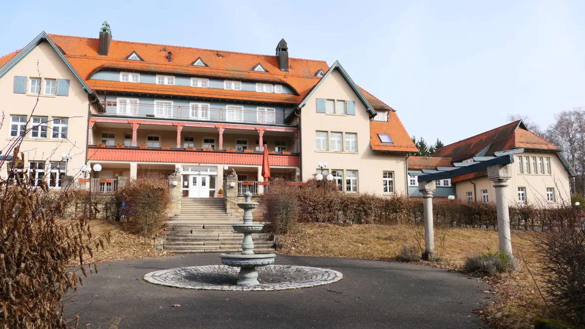 Die letztjährige Schließung des Schwarzwald-Parkhotels sorgt im ersten Halbjahr 2026 für einen deutlichen Einbruch der Übernachtungszahlen.