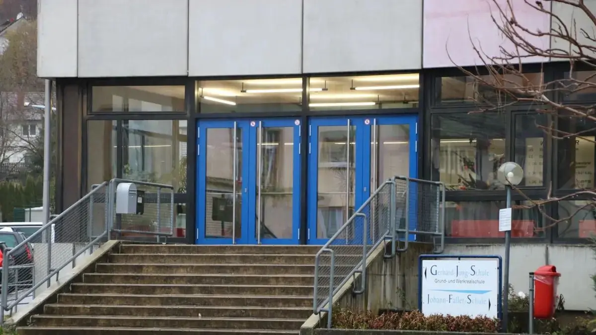 Unterschiedlich gut schneiden die Zeller Grundschulstandorte in einer Machbarkeitsstudie ab. Der Hauptstandort der Gerhard Jung-Schule in Zell (Bild) bekommt eine gute Zukunftsprognose.