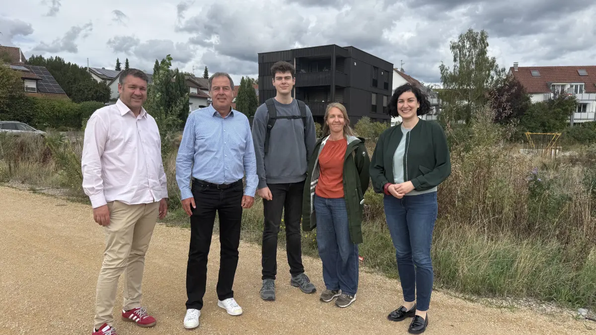 Zu Besuch im Baugebiet Kandergrund in Binzen (von links): Dominik Kiesewetter, Andreas Schneucker, Milo Kockelkorn, Theresia Lindner, Sarah Hagmann.