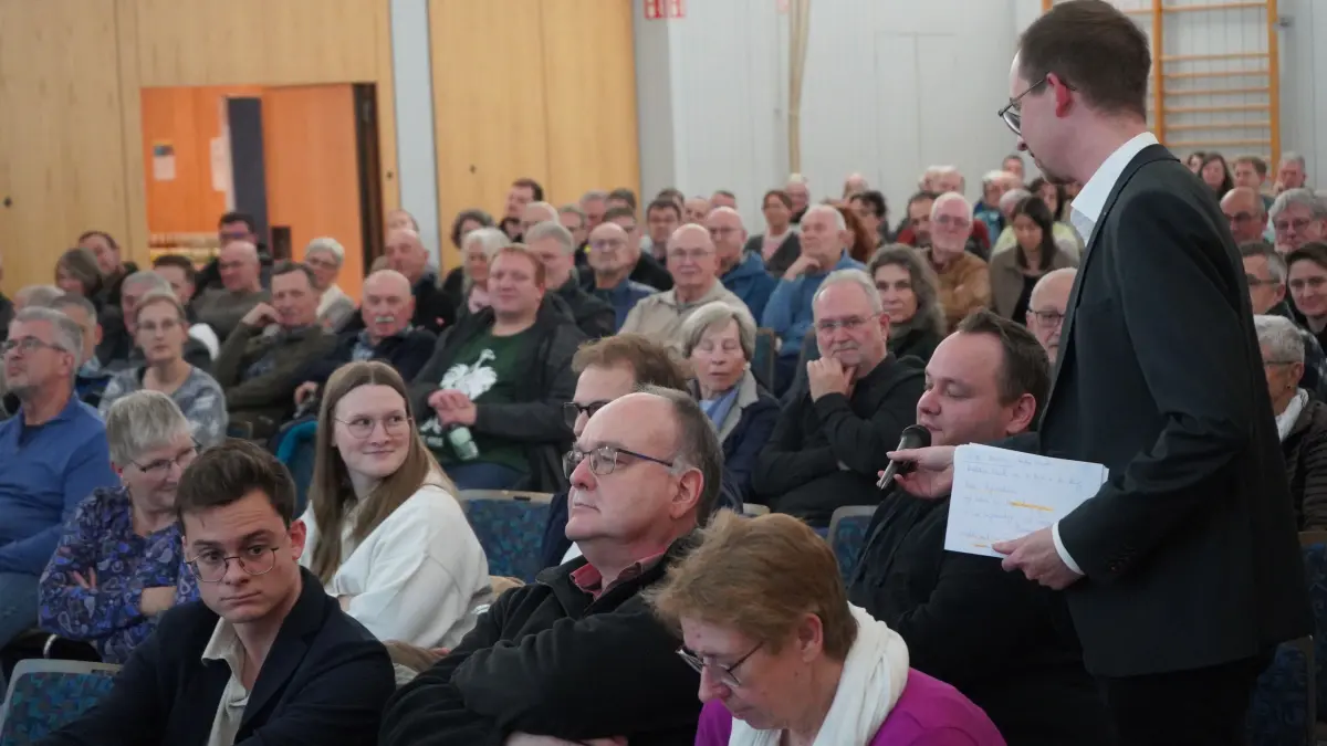 Rund 200 Zuhörer fanden sich zur Infoveranstaltung ein.