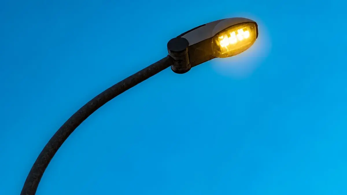Eine funktionierende Straßenbeleuchtung ist ein wichtiger Bestandteil der Verkehrssicherheit.