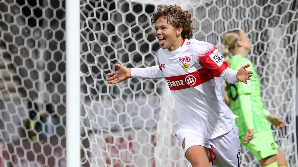 BAU // 30.10.2026, Deutschland, Stuttgart, Fußball DFB Pokal Achtelfinale,
VfB Stuttgart vs. SGS Essen, Jubel nach dem 1:0 Tor, Torschützin Rosa Rückert (VfB)