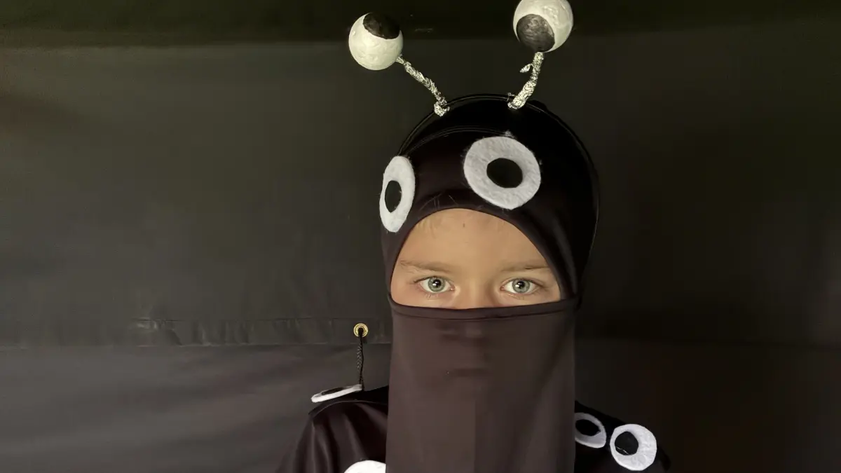 Last-Minute-Gruselkostüm mit Augen