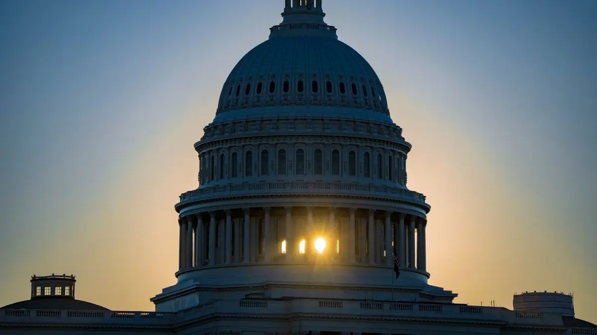 US-Midterms - Sonnenaufgang hinter dem Kapitol.